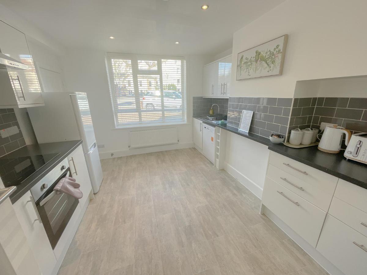 Large 3 Bedroom & 2 Bath - Ground Floor With Parking บอร์นมัธ ภายนอก รูปภาพ