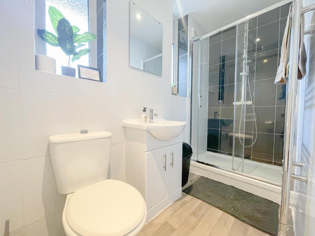 Large 3 Bedroom & 2 Bath - Ground Floor With Parking บอร์นมัธ ภายนอก รูปภาพ